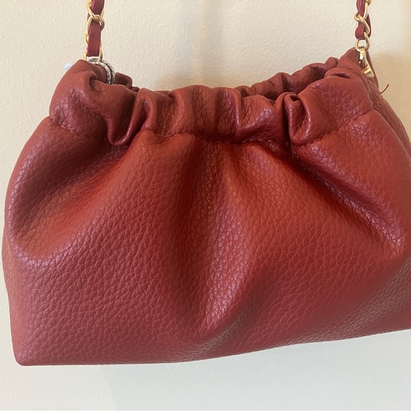 Crossbody Bucket Bag Burgundy. - Picture 5 of 9